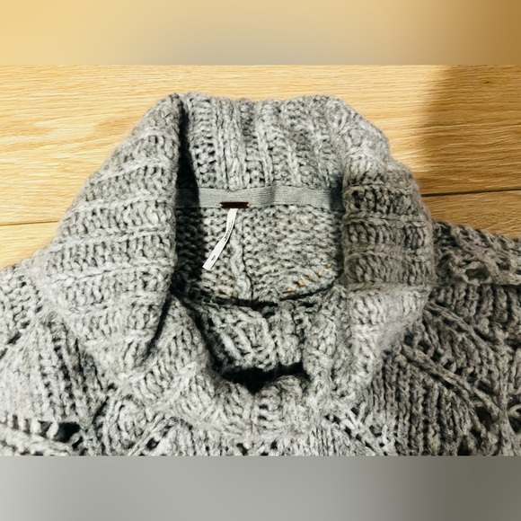Free People Nimbus Cloud Cowl Neck Cropped Sweater size small gray - Picture 7 of 8